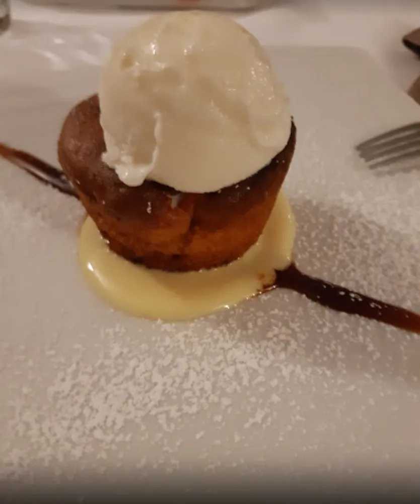 Tortino caldo alle mele con gelato